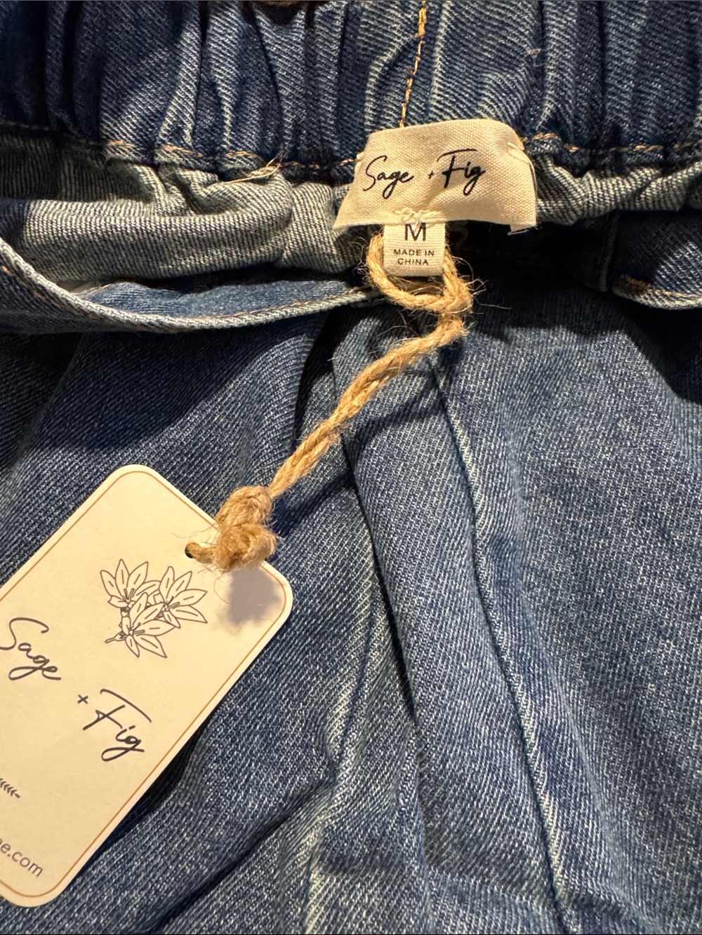 Sage & Fig Star-Embroidered Ultra Wide Leg Jeans - Picture 2 of 4